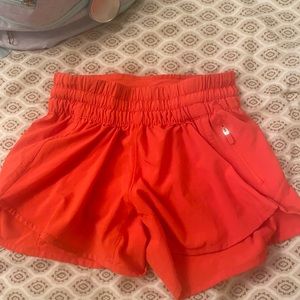Lululemon size 4 4” shorts